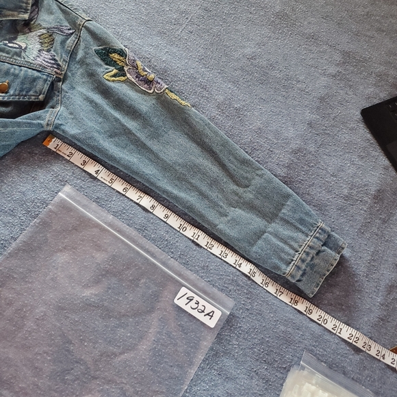 Honey Punch Embroidered Blue Denim Jacket Buttu-up Size XS - Picture 14 of 14